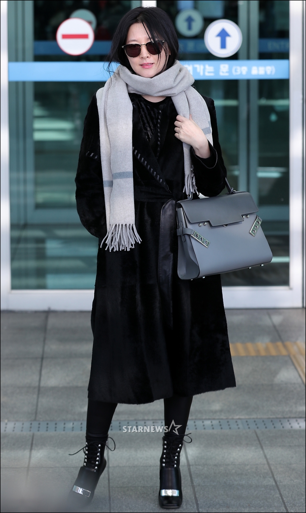 [★포토]이영애, '공항을 화보 촬영장으로'