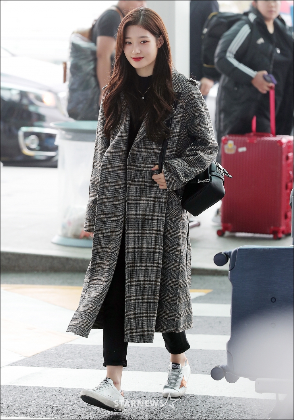 [★포토]정채연, '코트로 완성한 공항패션'