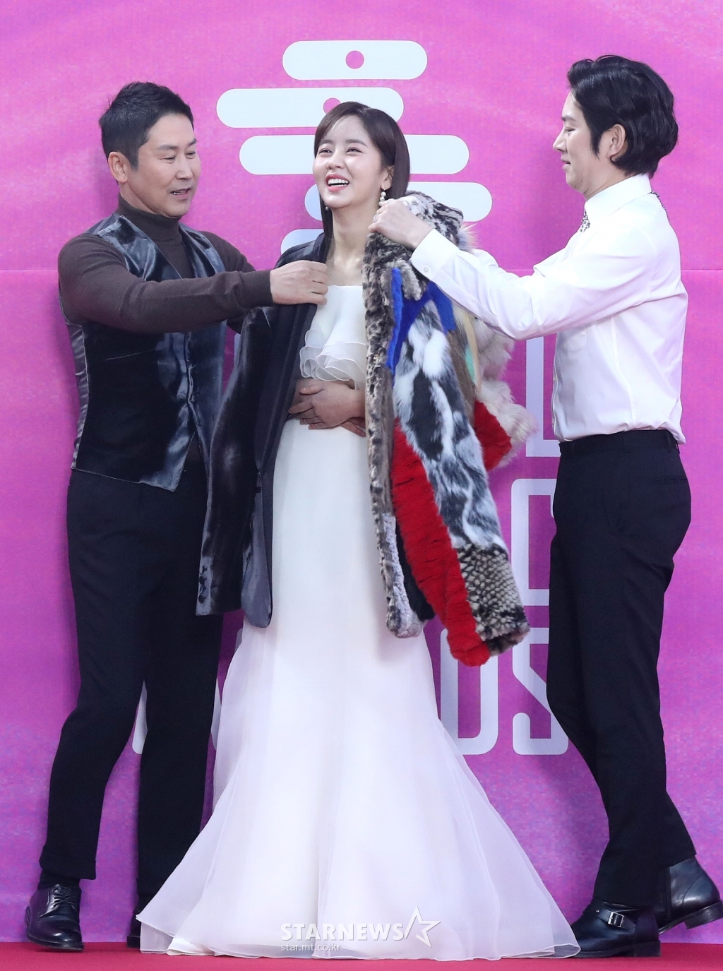 [★포토]신동엽-김희철, '김소현 위해 탈의'