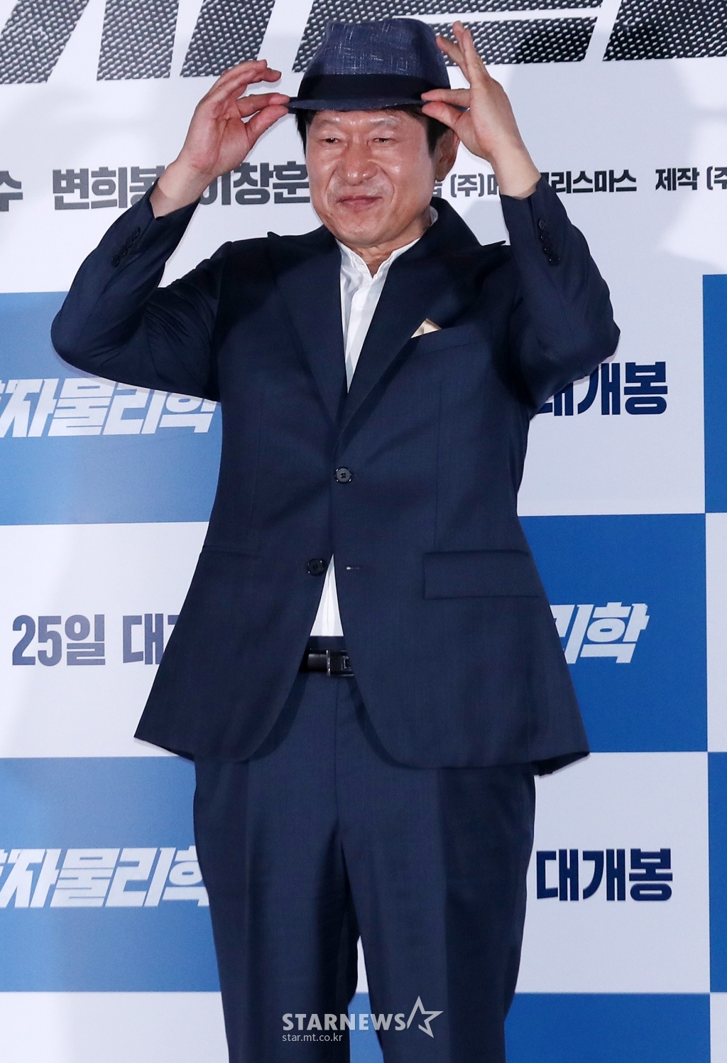 [★포토]김응수 '모자를 살짝'