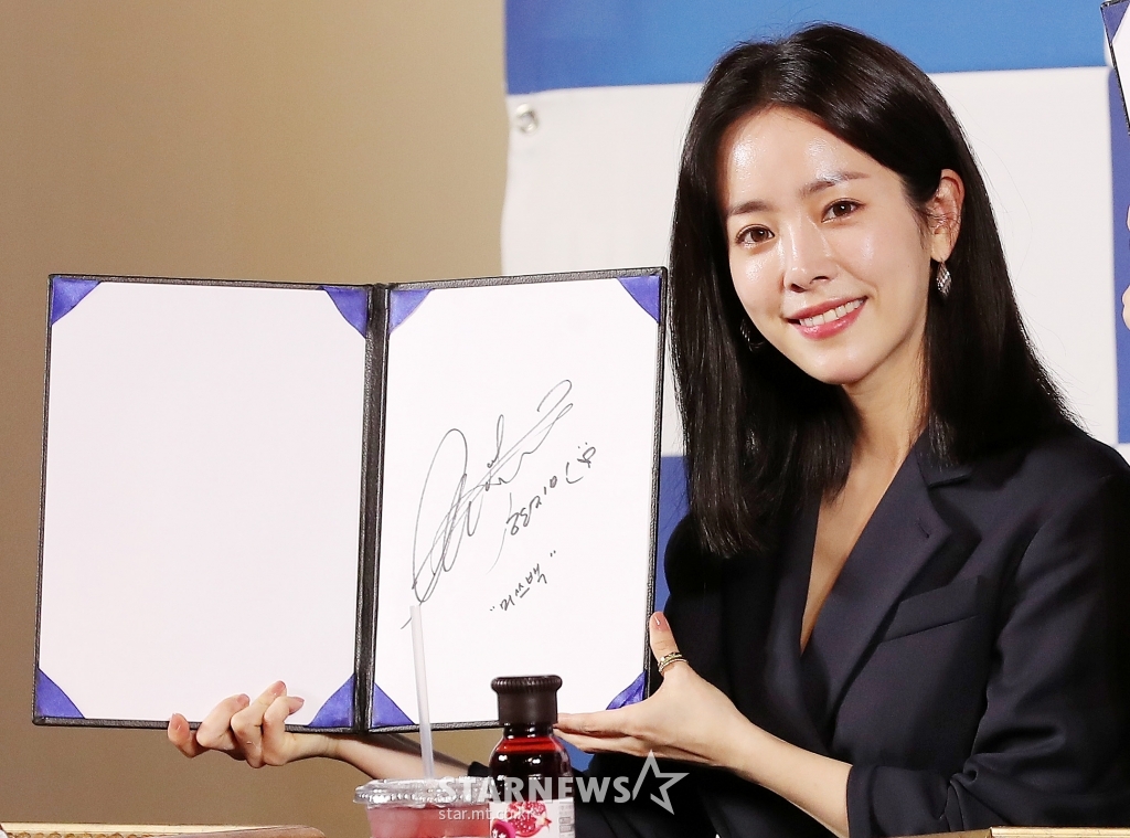 [★포토]한지민 '우아한 사인'