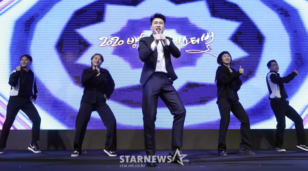 영탁 &amp;#39;찐이야!&amp;#39;[★포토]