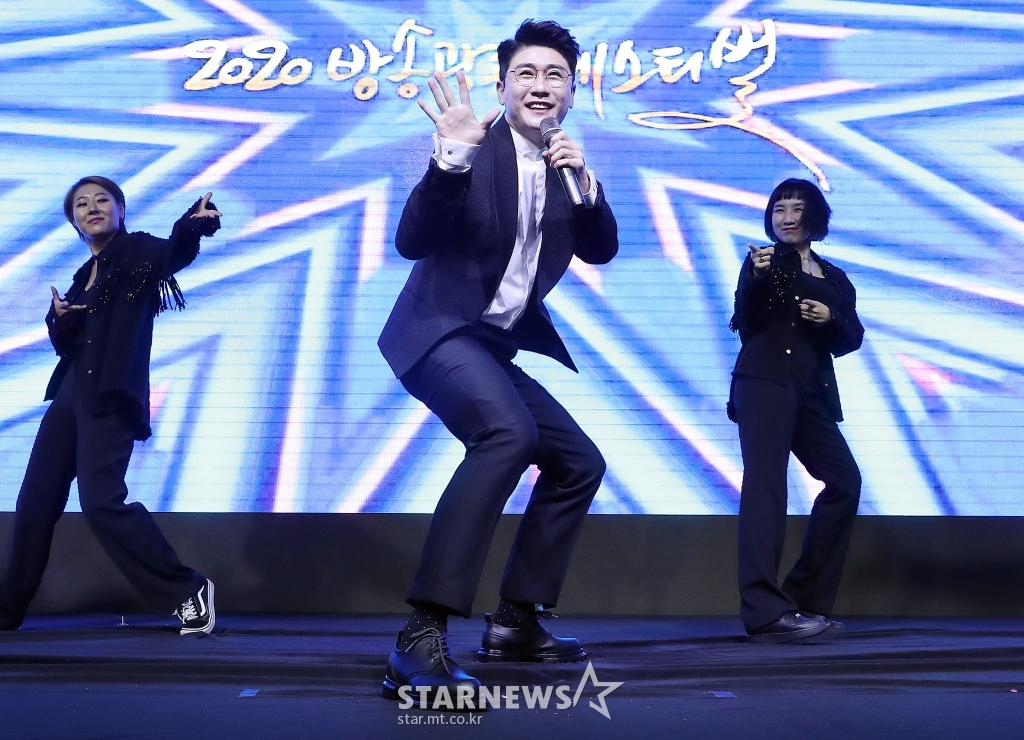 영탁 &amp;#39;무대는 내가 접수한다&amp;#39;[★포토]