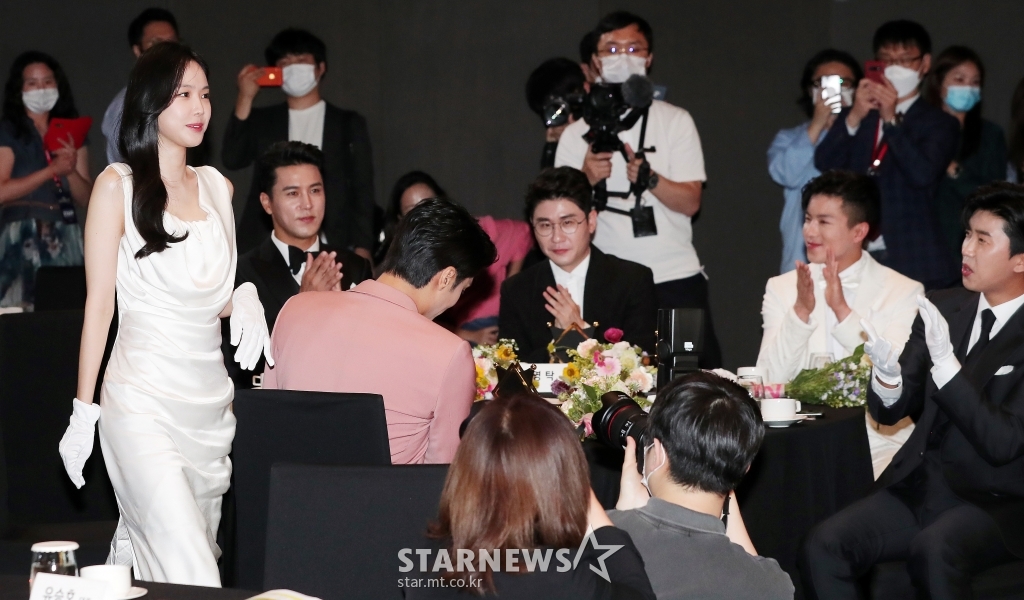 손나은 &amp;#39;눈에 띄는 미모&amp;#39;[★포토]