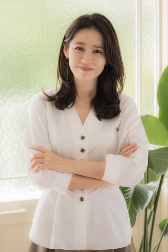 손예진의 할리우드 진출작 '크로스' 촬영이 연기됐다.