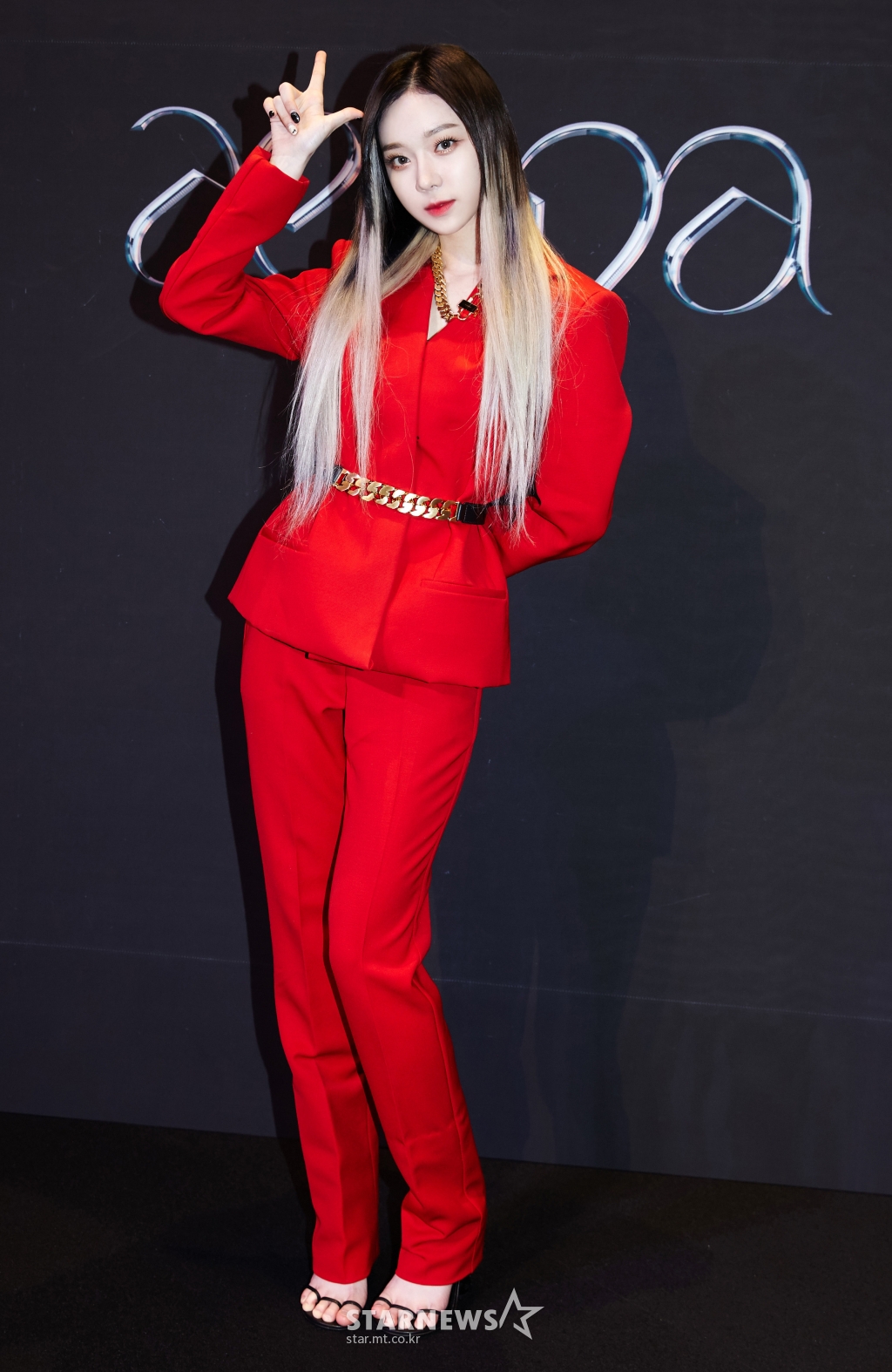 에스파 윈터 &amp;#39;고급진 레드와 골드&amp;#39;[★포토]