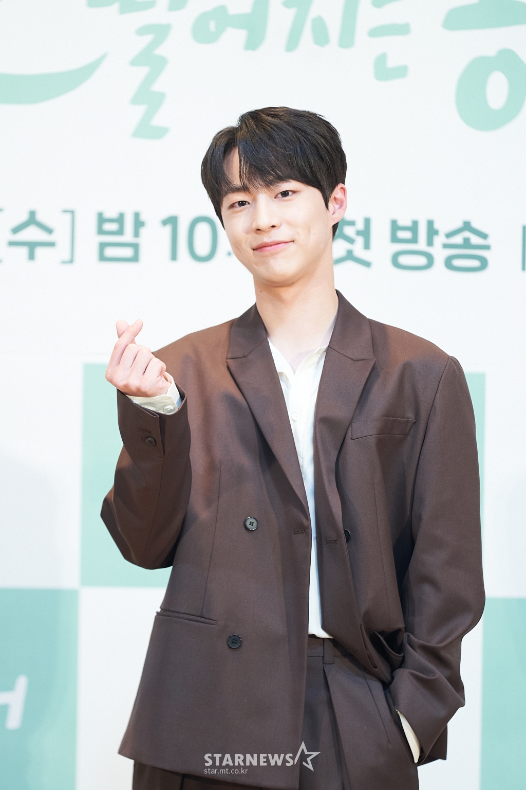 배인혁 '깜찍 손하트'[★포토]