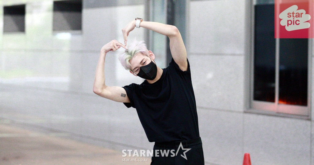 GOT7 뱀뱀 &amp;#39;리본 무대 기대하세요!&amp;#39; [영상]