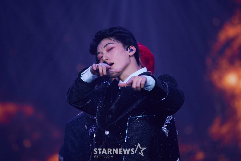 에이티즈 산 &amp;#39;여심 잡는 손짓&amp;#39;[★포토]