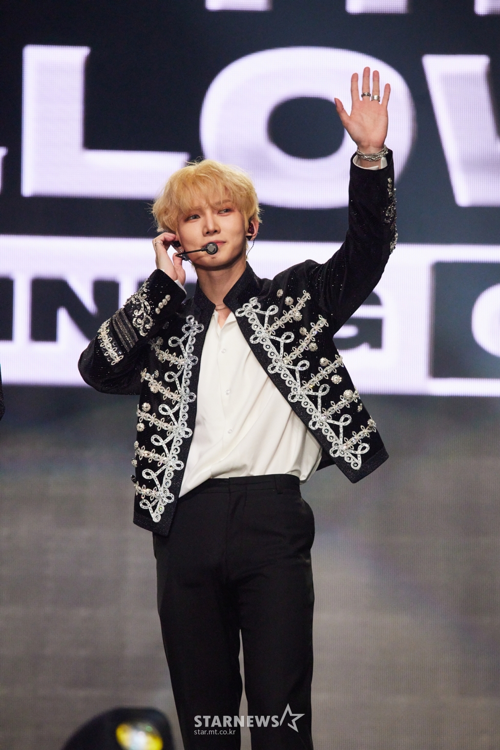 에이티즈 여상 &amp;#39;팬들 향한 손인사&amp;#39;[★포토]