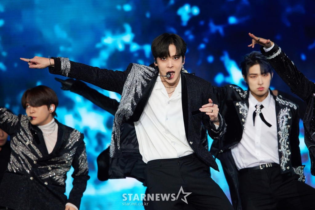 에이티즈 윤호 &amp;#39;카리스마 넘치는 눈빛&amp;#39;[★포토]