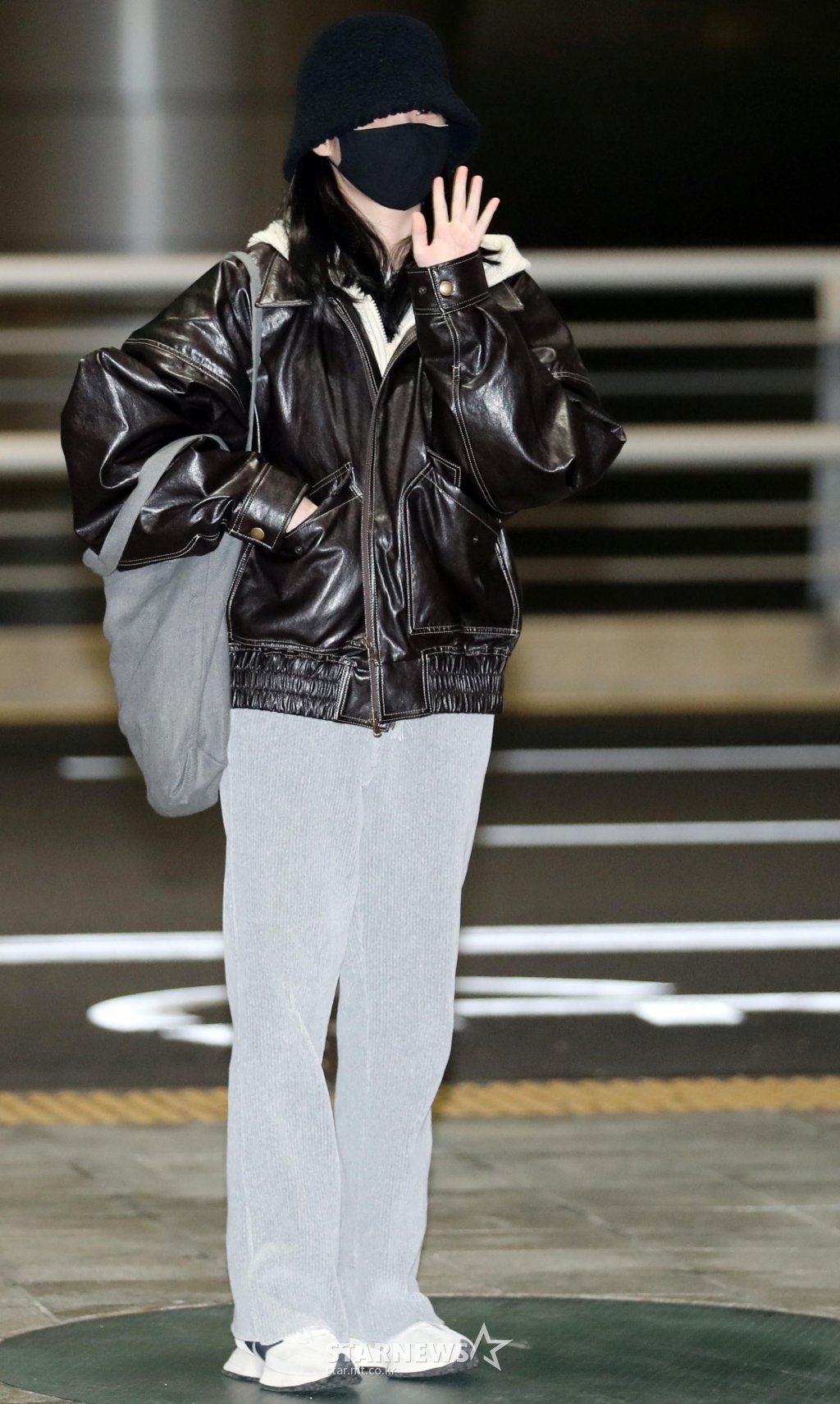 아이유 '귀여운 손인사'[★포토]