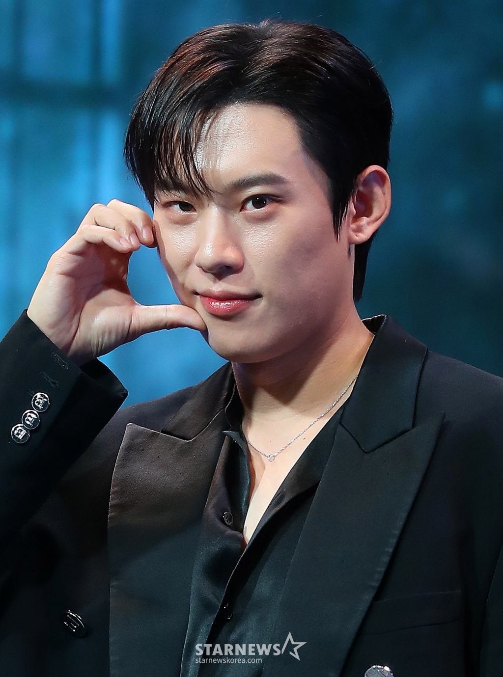 김성철 '정진수 의장의 하트'[★포토]