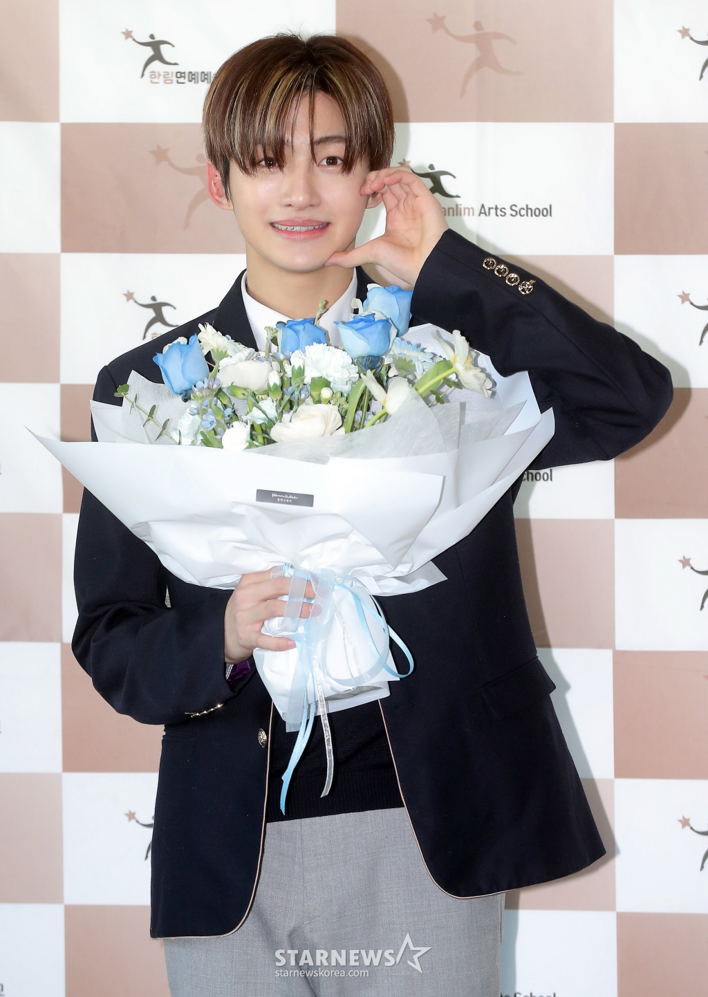 투어스 지훈 '청정 하트'[★포토]