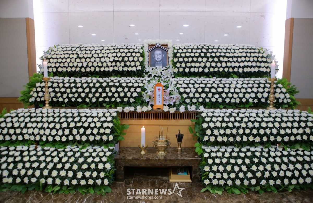 '개그계 대부' 故전유성 빈소[★포토]