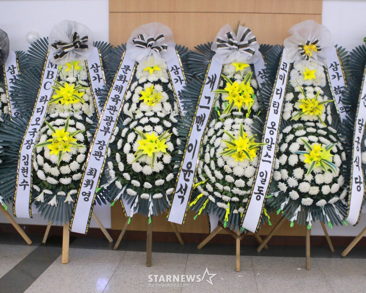 개그계 대부 전유성 별세...각계에서 보낸 조화들[★포토]