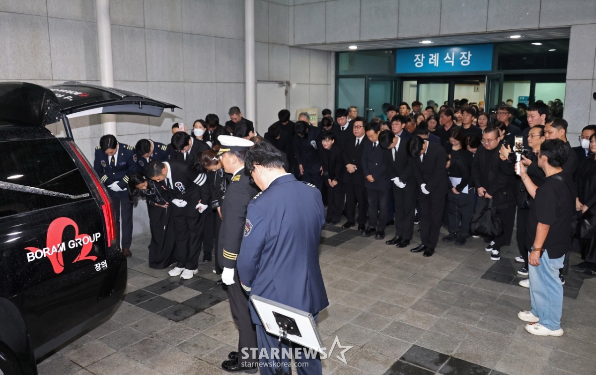 故전유성 발인…마지막 인사[★포토]