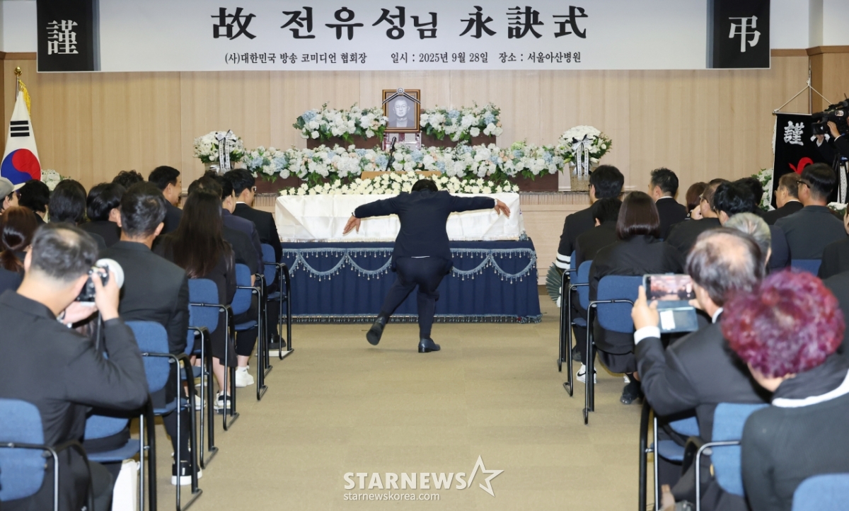 '개그계 대부' 故전유성 영결식…'숭그리당당'[★포토]