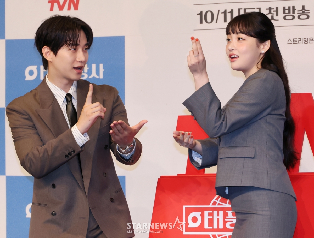 이준호-김민하 '업무는 진지하게'[★포토]