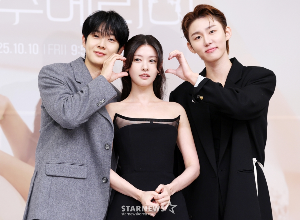 최우식-정소민-서범준, 두 우주 사이 러블리 메리[★포토]