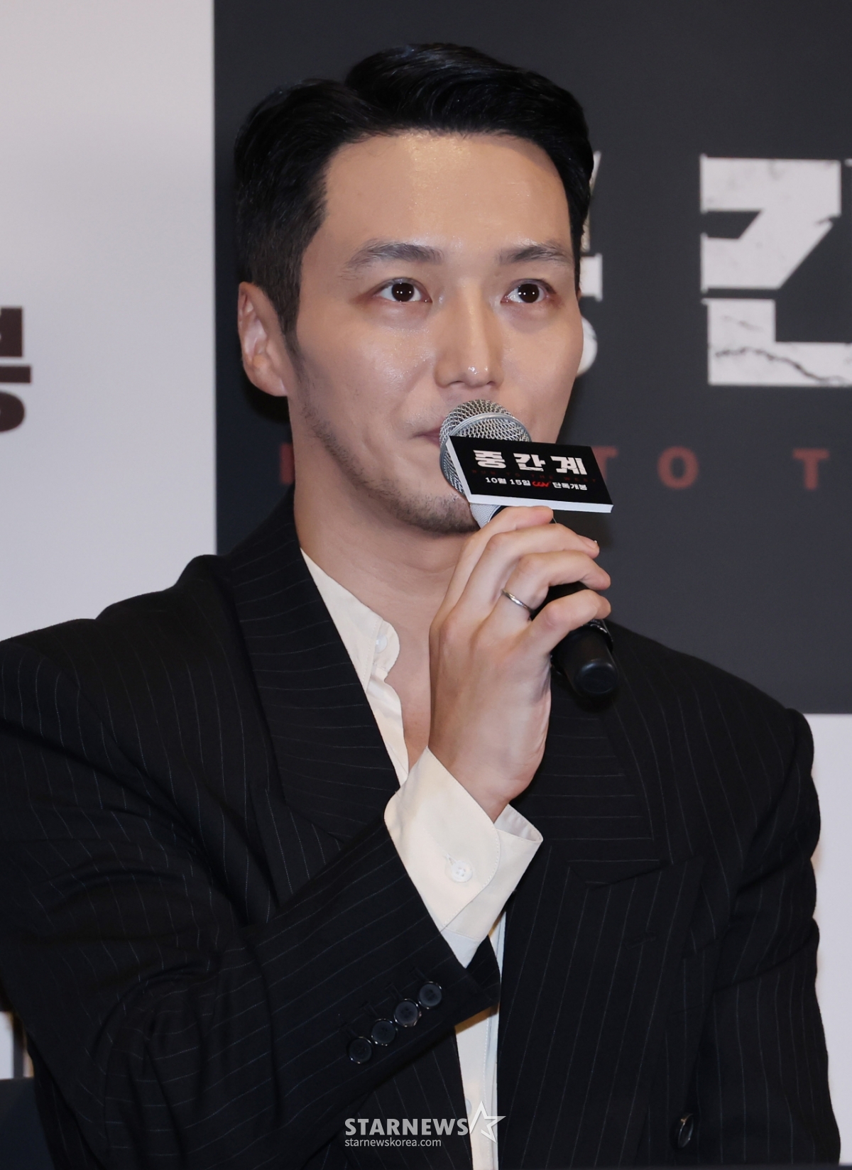 답변하는 '중간계' 배우 변요한[★포토]