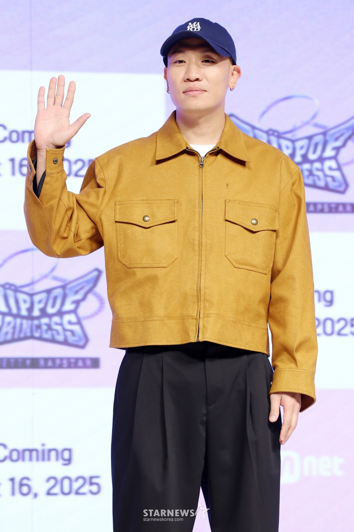 개코, 손인사 살짝[★포토]