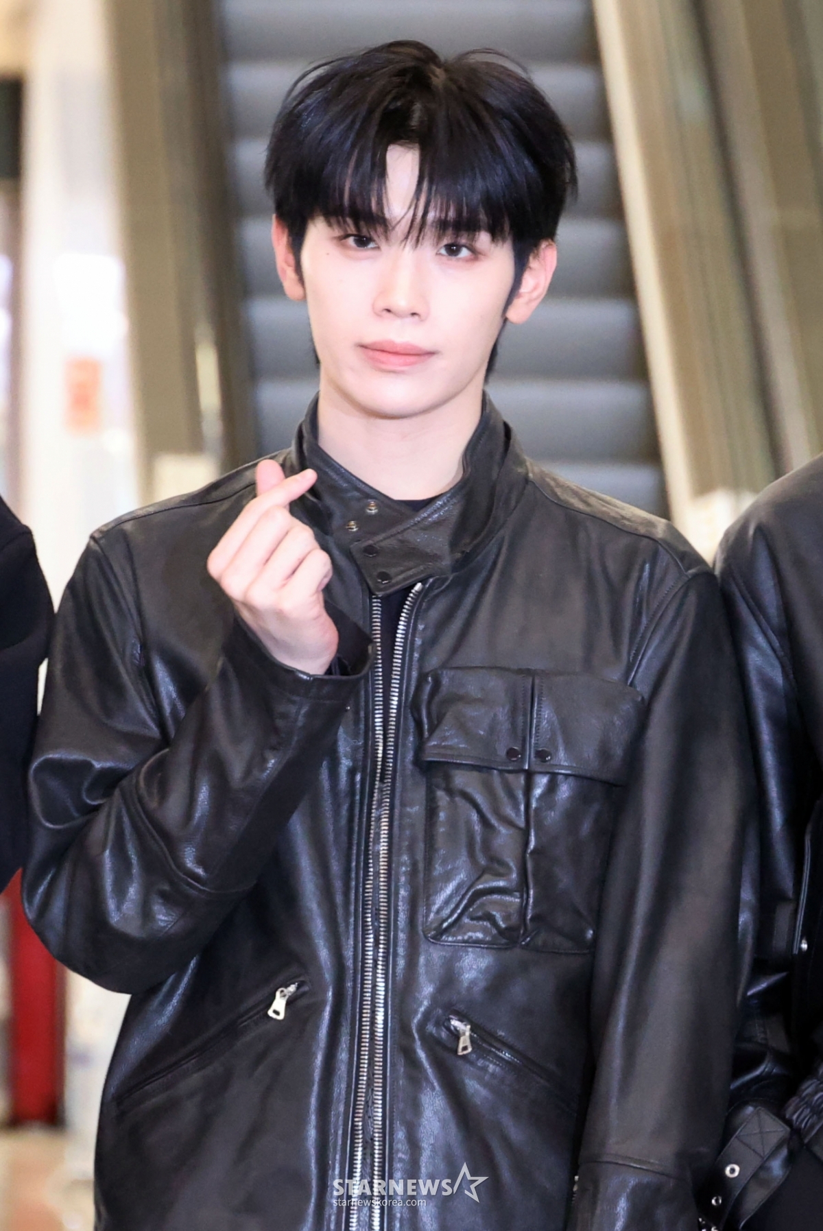 제로베이스원 김태래 '하트 받으세요'[★포토]