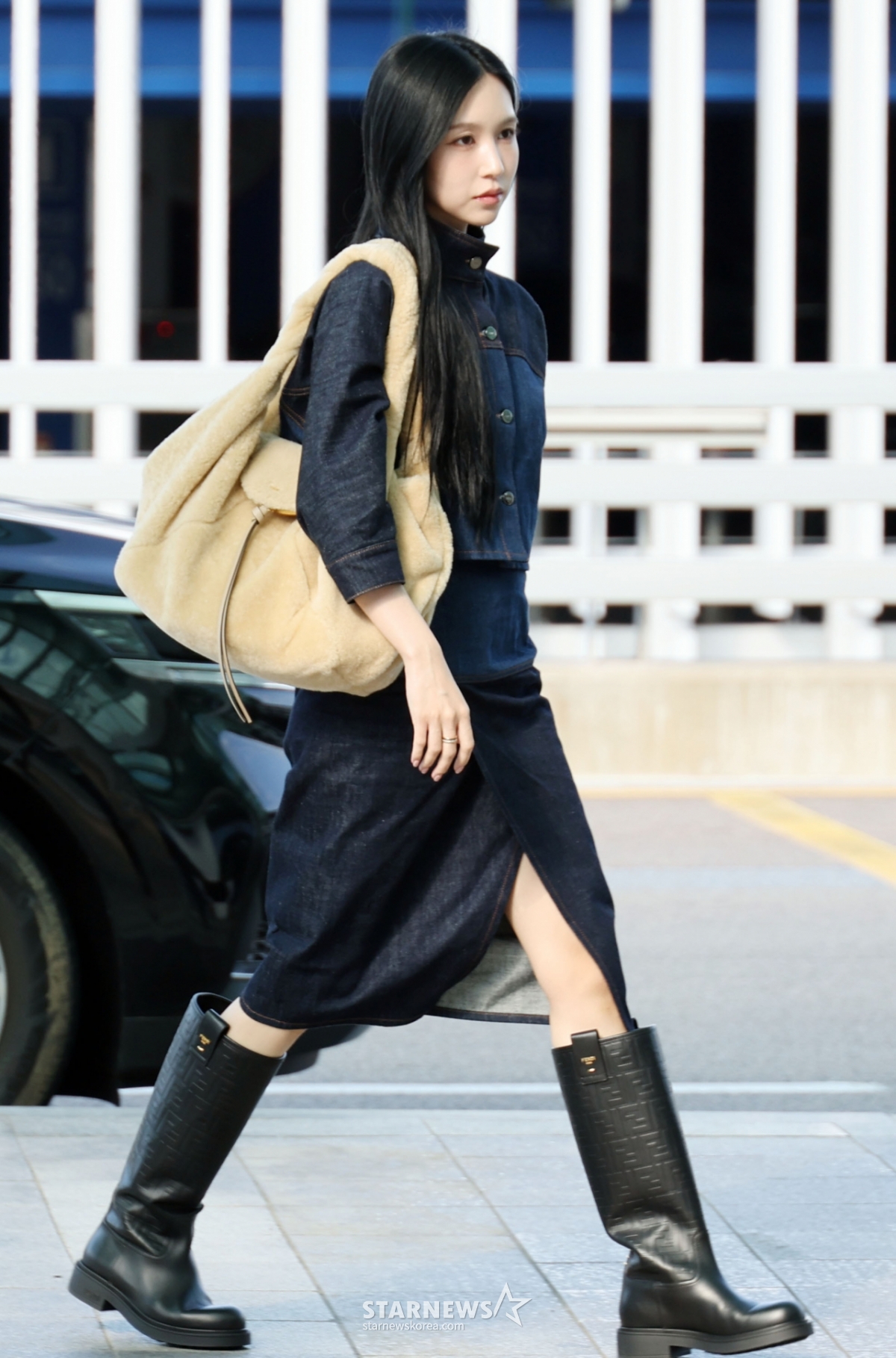 트와이스 미나 '우아한 발걸음' [★포토]