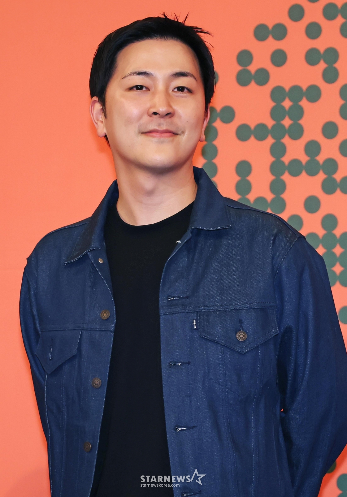 포즈 취하는 '누난 내게 여자야' 박진우 PD[★포토]