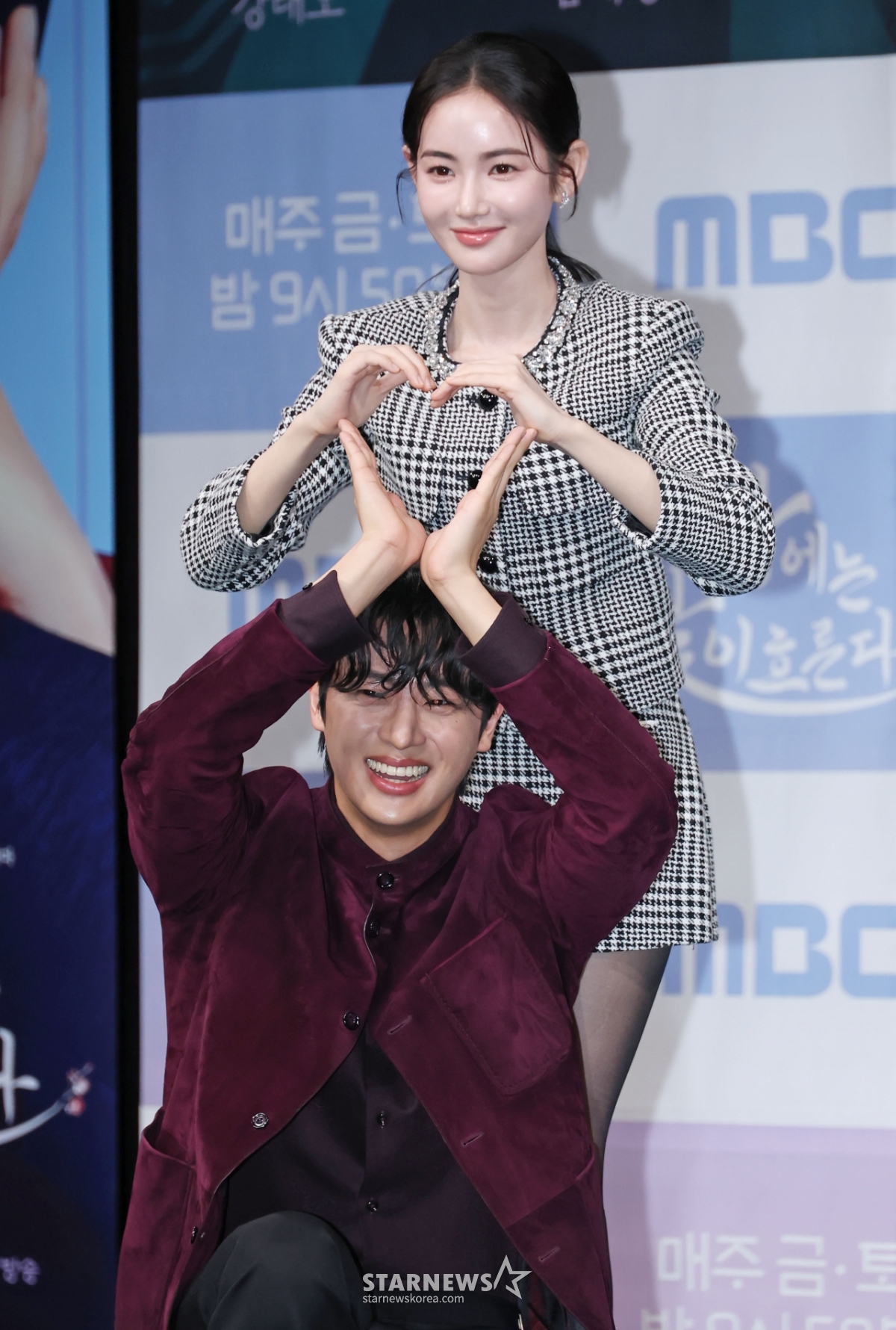 이신영-홍수주 '난이도 최상 커플 하트'[★포토]