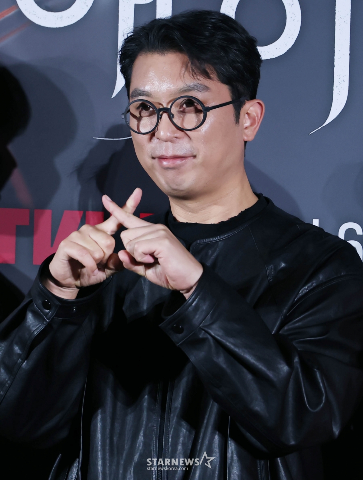 포즈 취하는 '친애하는 X' 이응복 감독[★포토]