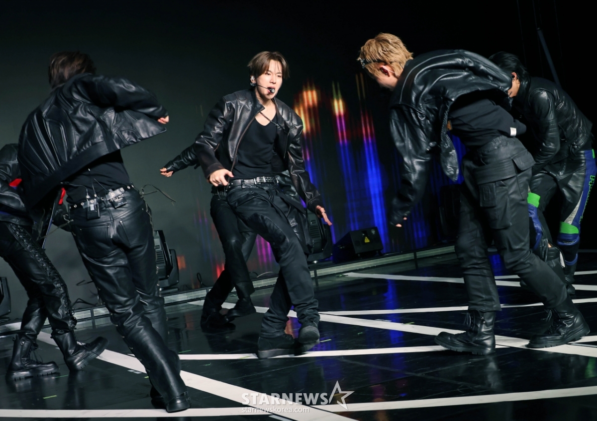 82메이저 '강력한 퍼포먼스'[★포토]