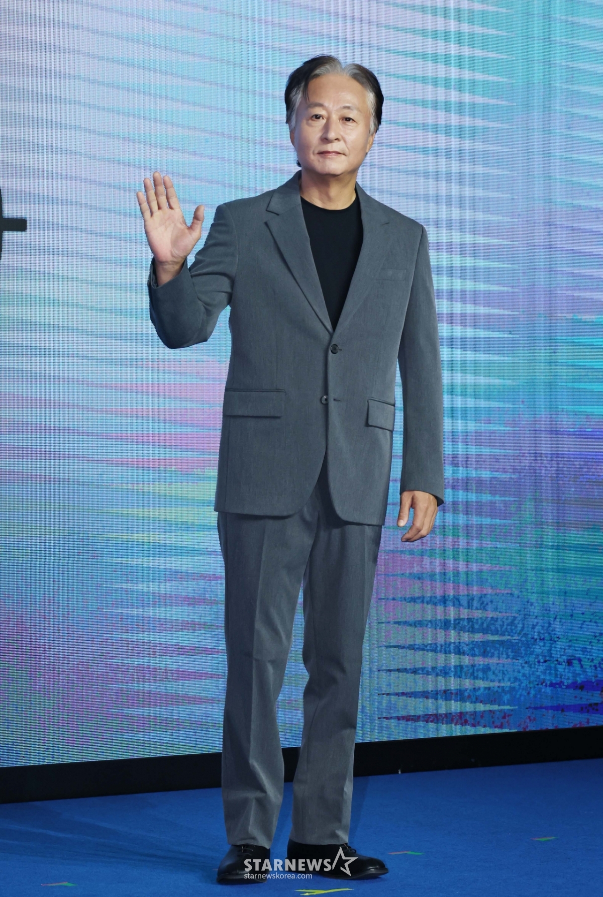 김종수 '여유로운 손인사'[★포토]