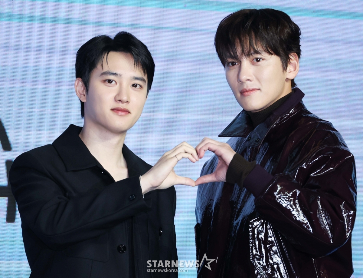 도경수-지창욱 '조각미남들의 손하트'[★포토]