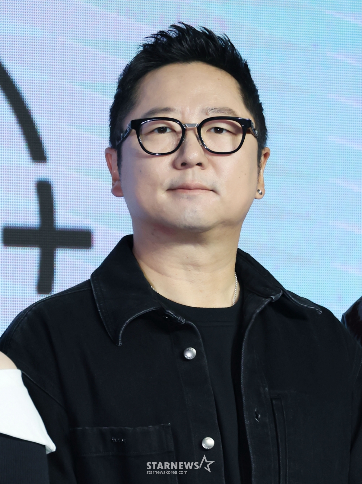 포즈 취하는 '조각도시' 박신우 감독[★포토]