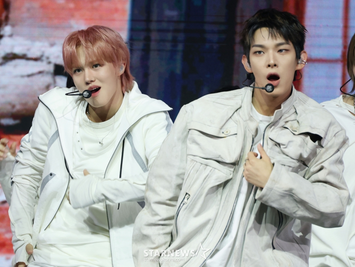 아홉 박주원-스티븐 '진지한 컴백 무대'[★포토]