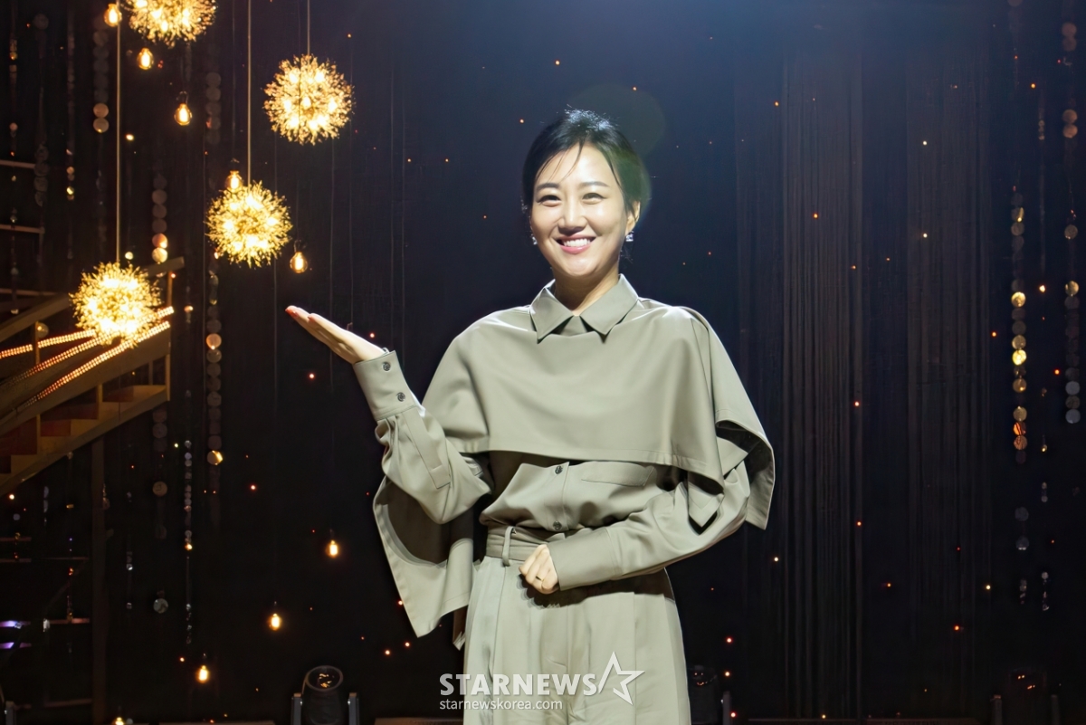 장윤정 '표정은 상큼하게'[★포토]