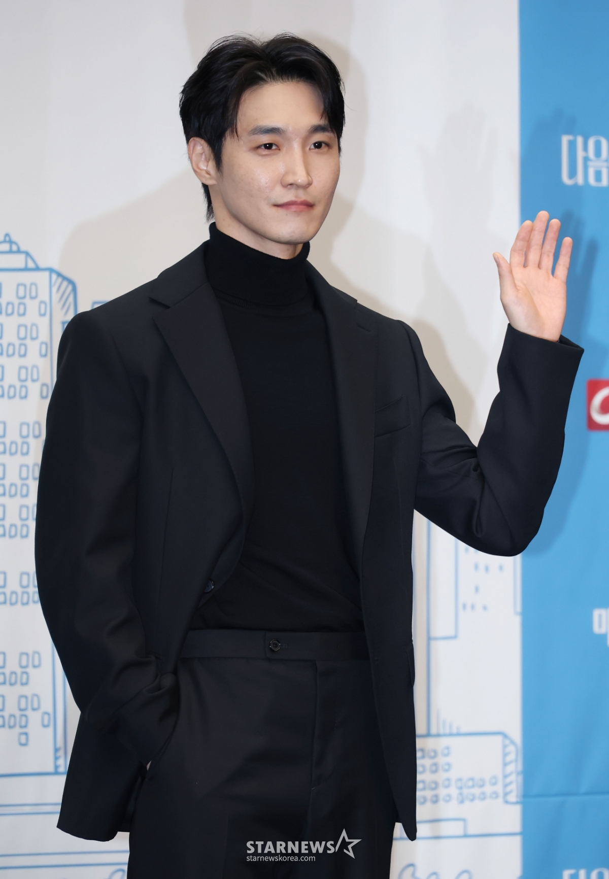 장인섭 '손인사는 여유롭게'[★포토]