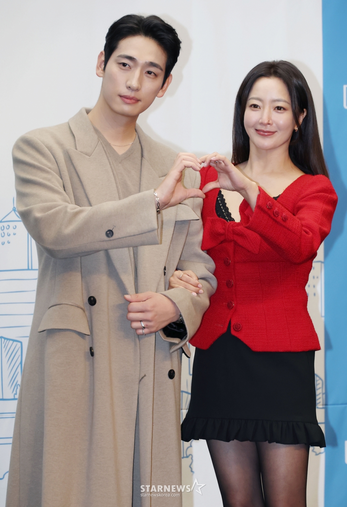 윤박-김희선 '다정한 손하트'[★포토]