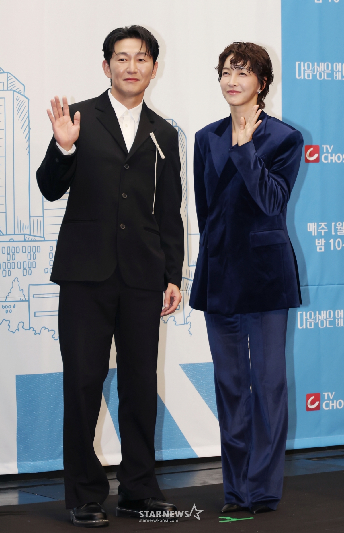 허준석-진서연 '여유로운 손인사'[★포토]