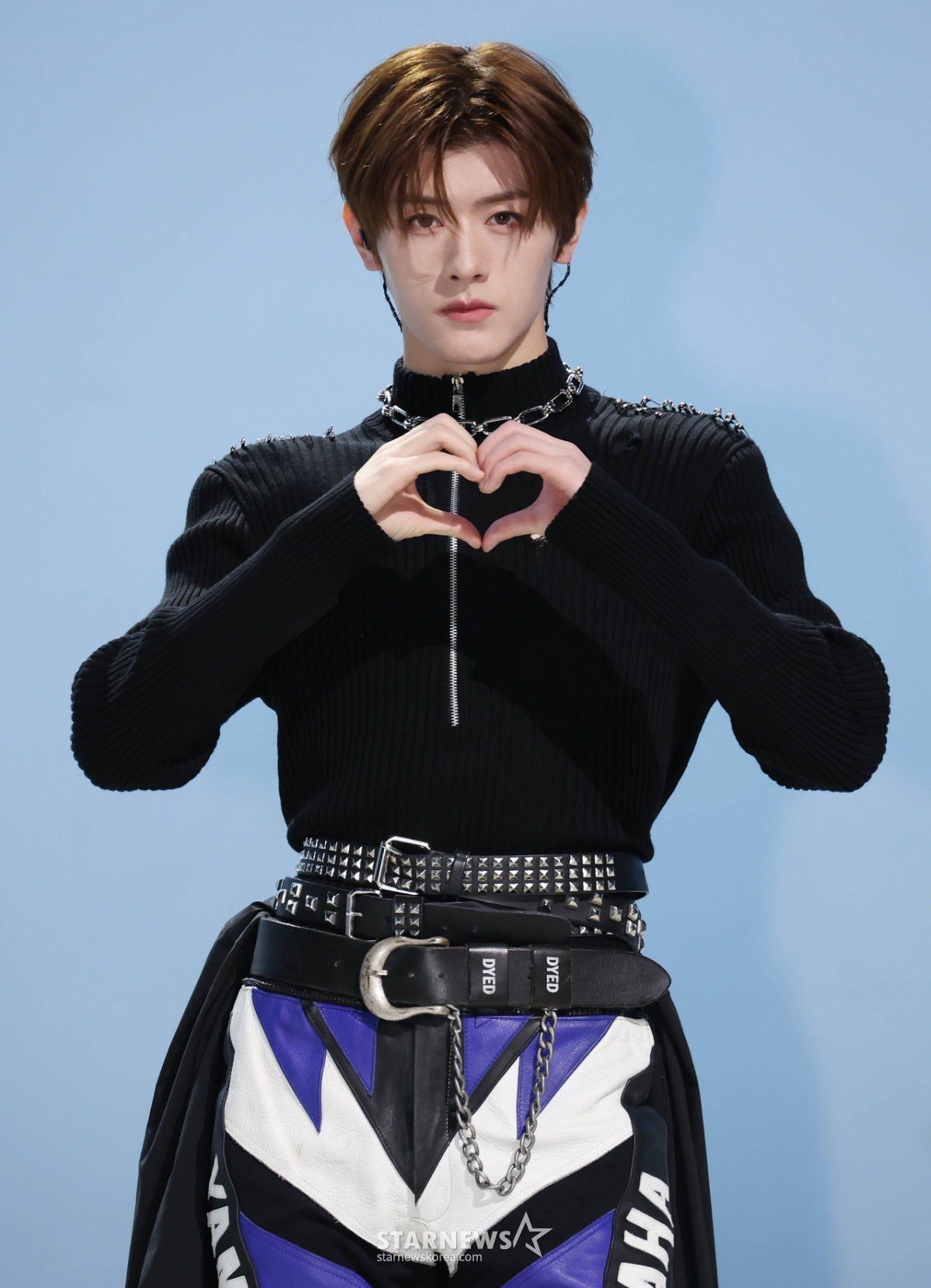 AM8IC 청이 '시크한 손하트'[★포토]