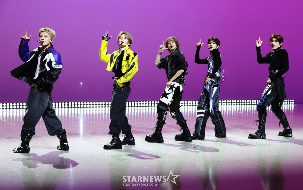 AM8IC '데뷔무대는 시크하게'[★포토]