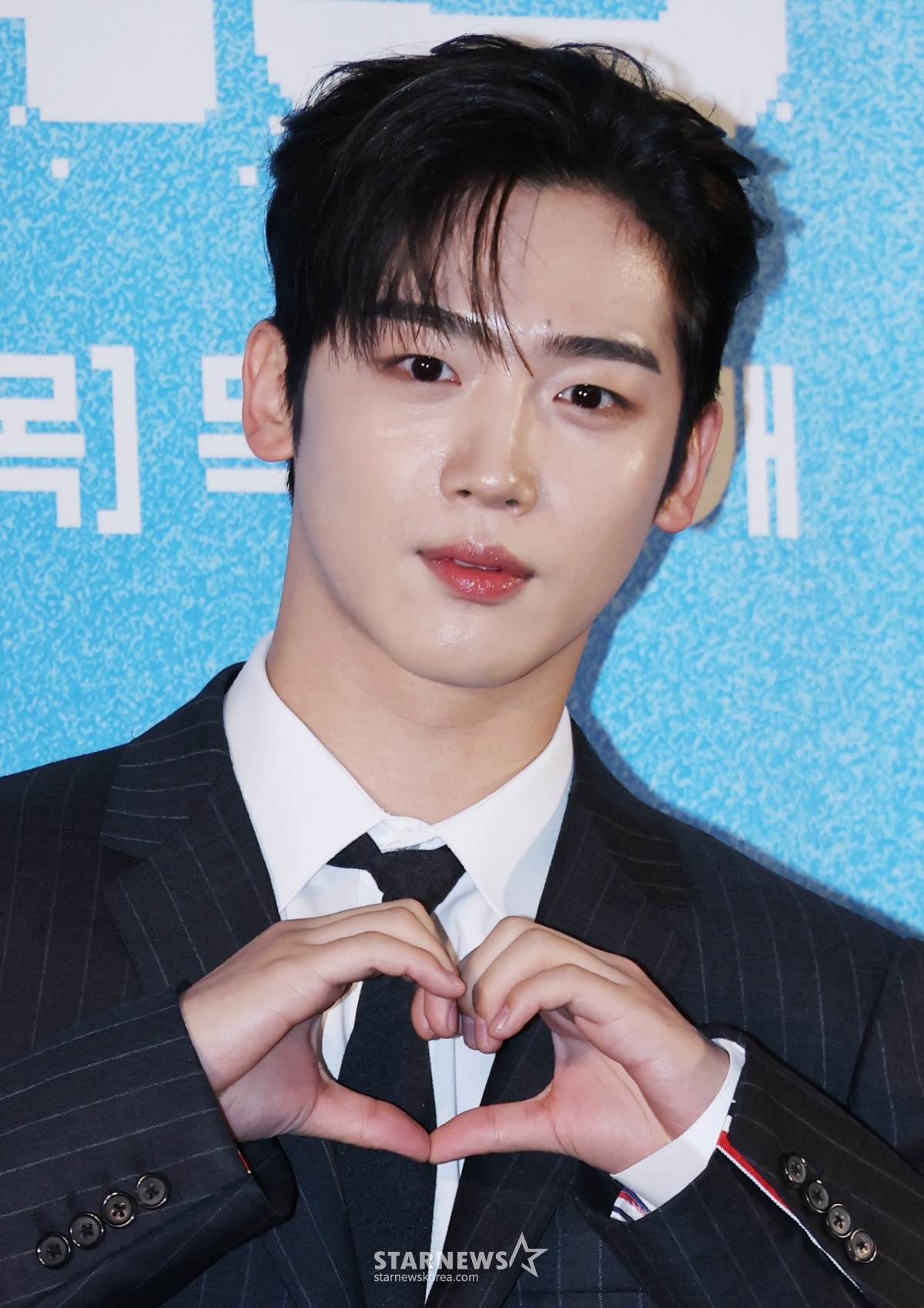 김요한 '완벽 비주얼, 완벽 손하트'[★포토]