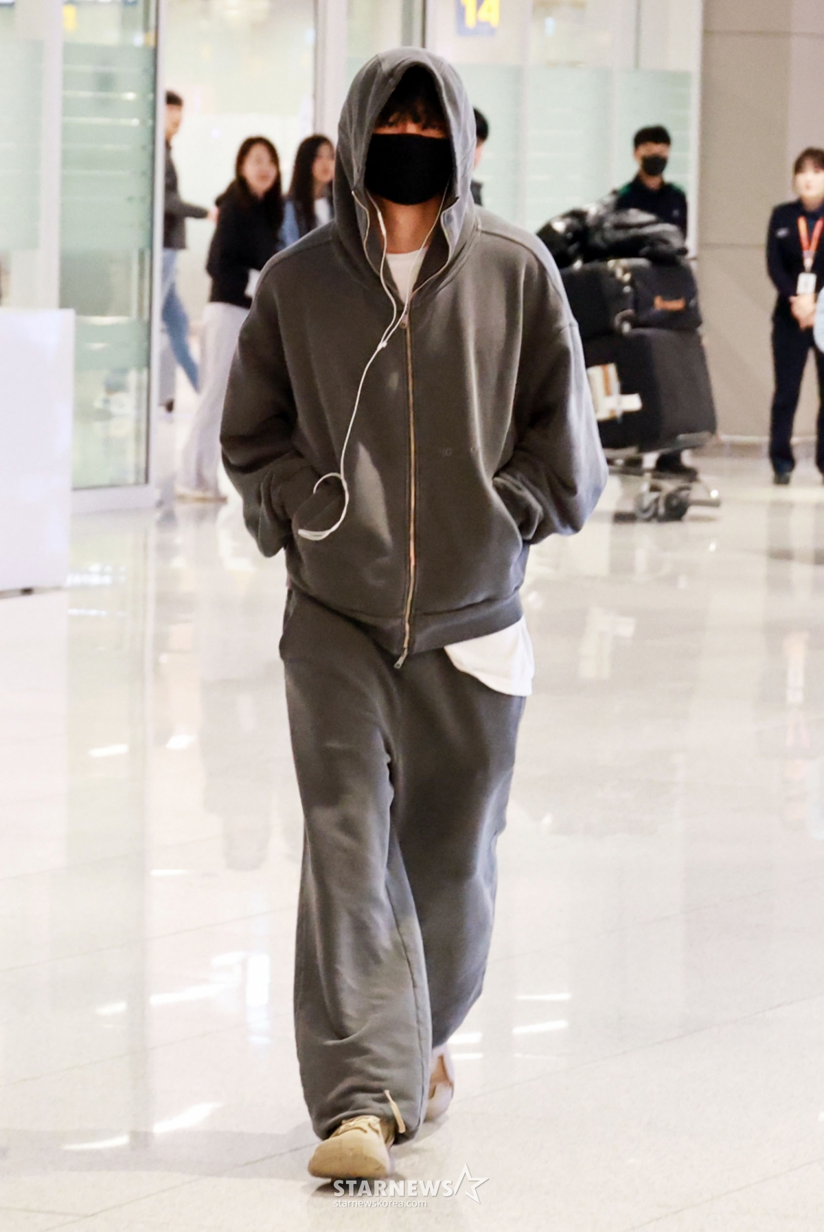 BTS 뷔 '멋진 발걸음' [★포토]