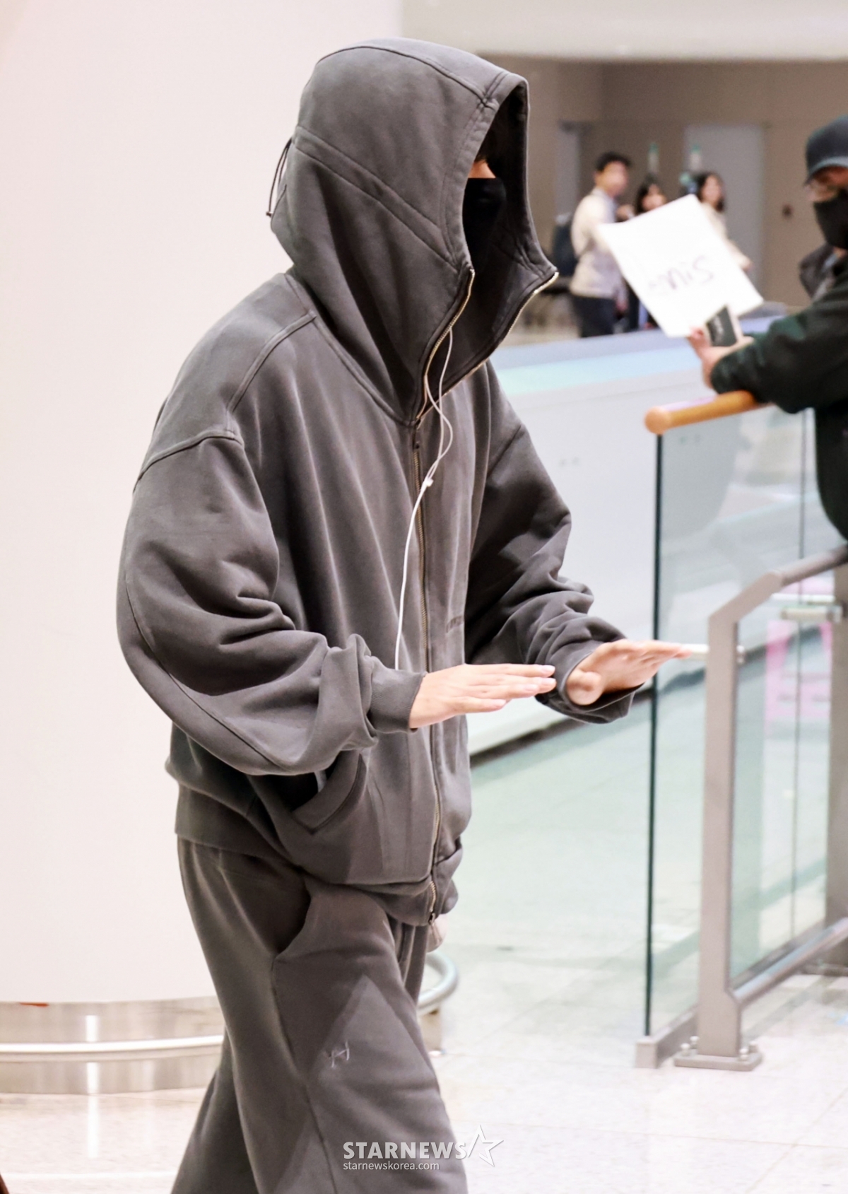 BTS 뷔 '아미들 향한 인사'[★포토]