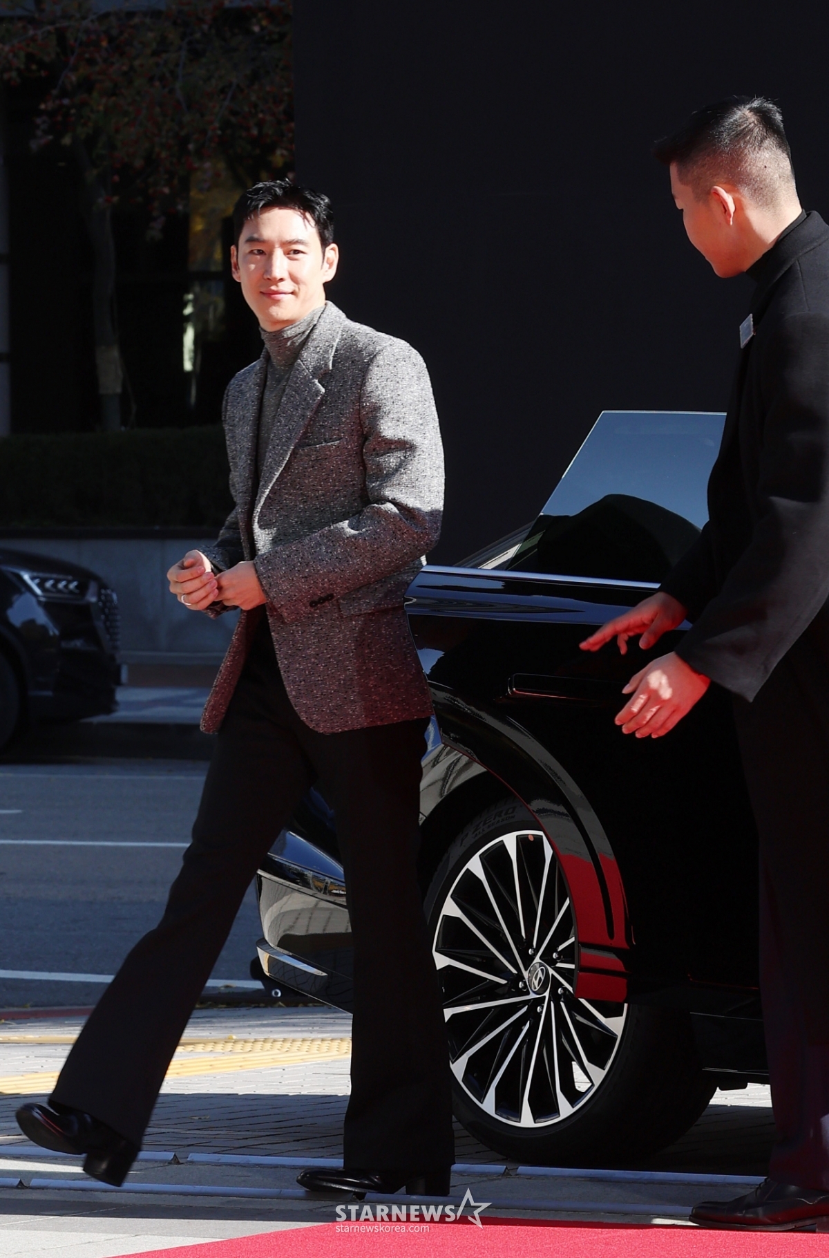 이제훈, 하차하며 화보 완성[★포토]