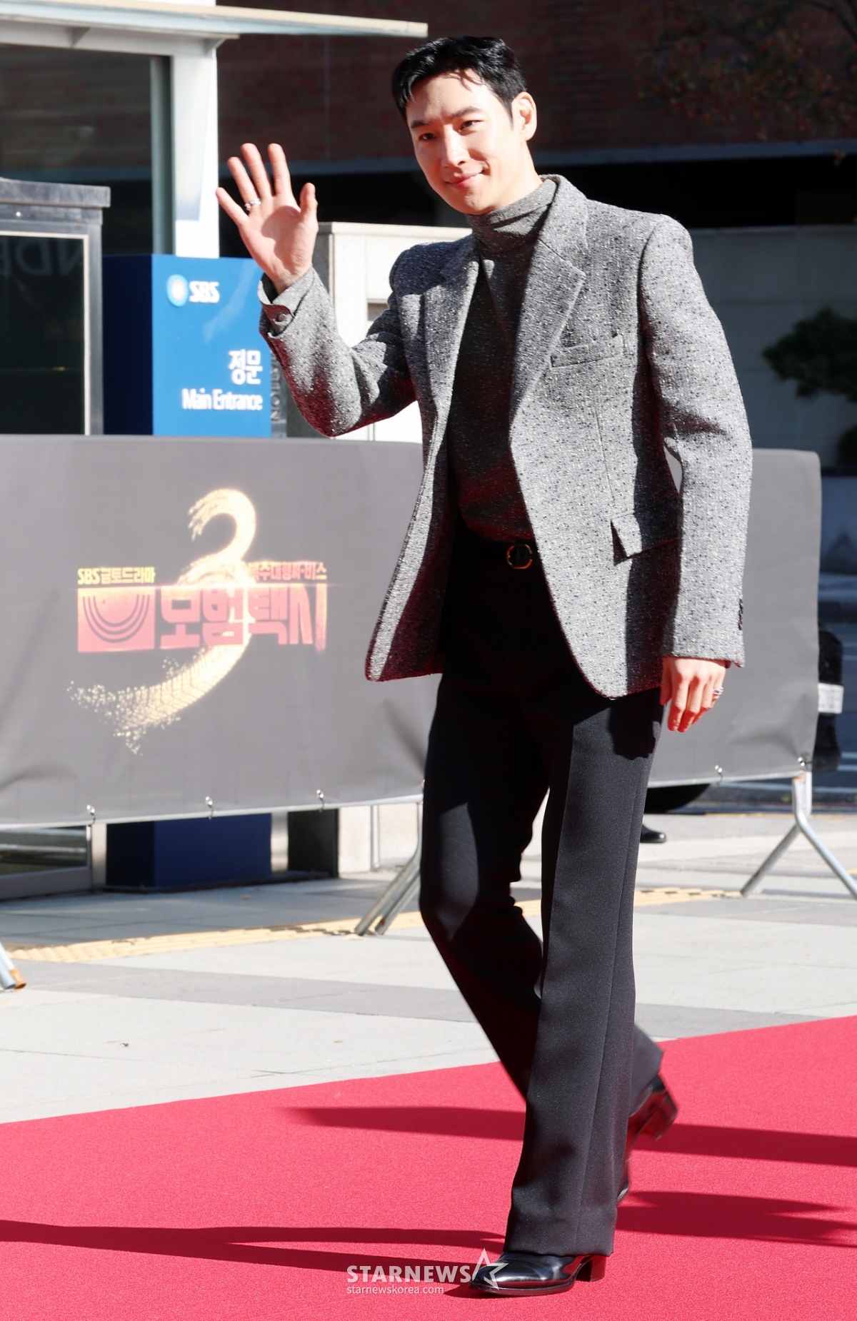 이제훈, 세 번째 택시 운행 시작[★포토]