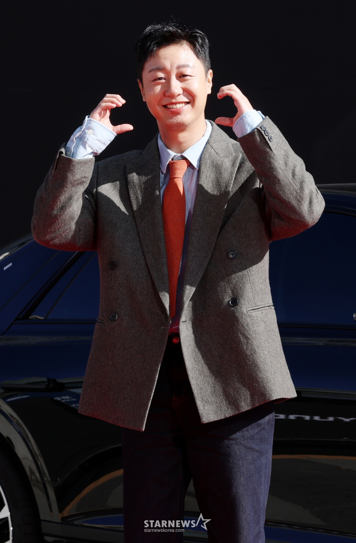 배유람, 어딘가 어색한 볼하트[★포토]