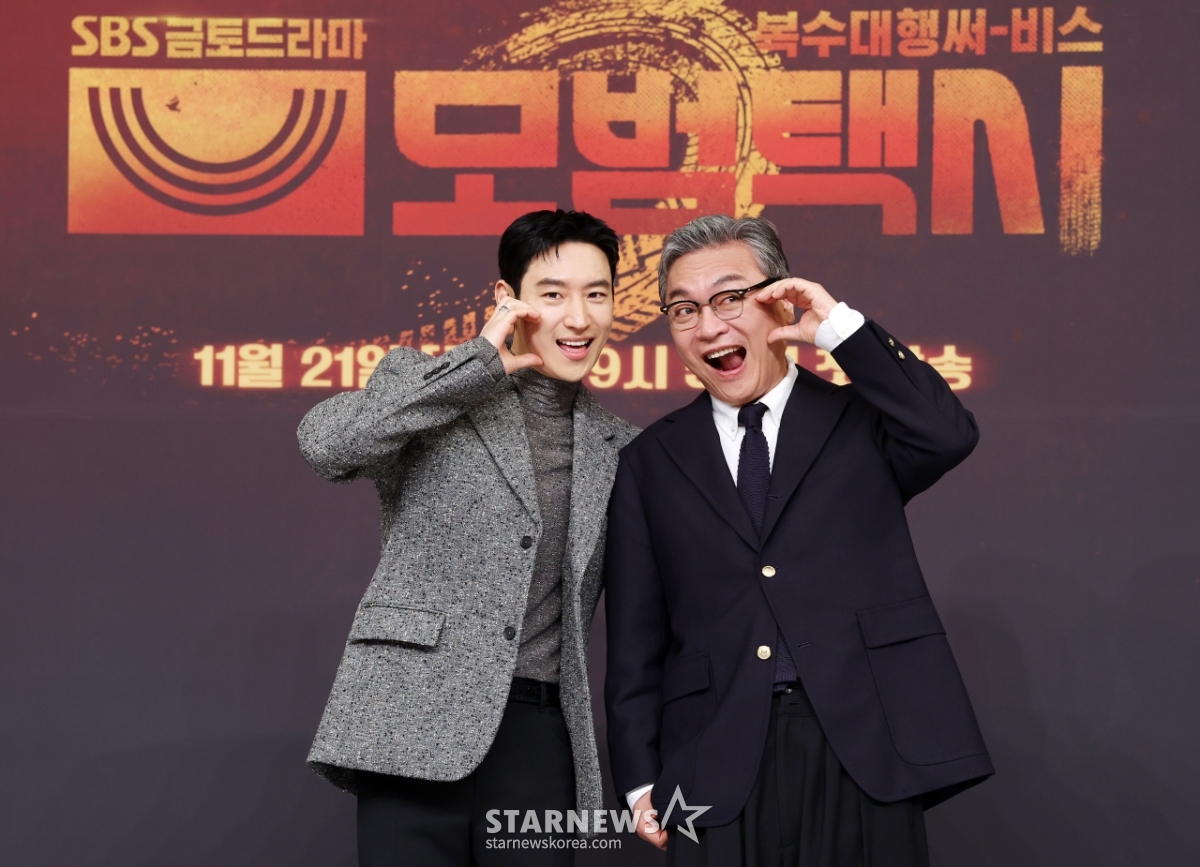 이제훈-김의성, 두 남자의 깜찍 모먼트[★포토]