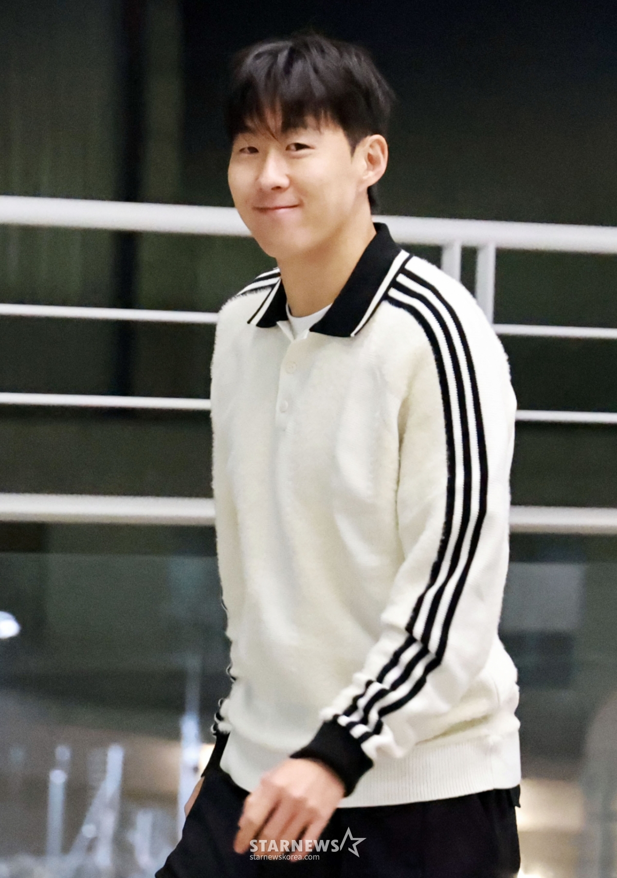 손흥민 '미소와 함께 출국' [★포토]